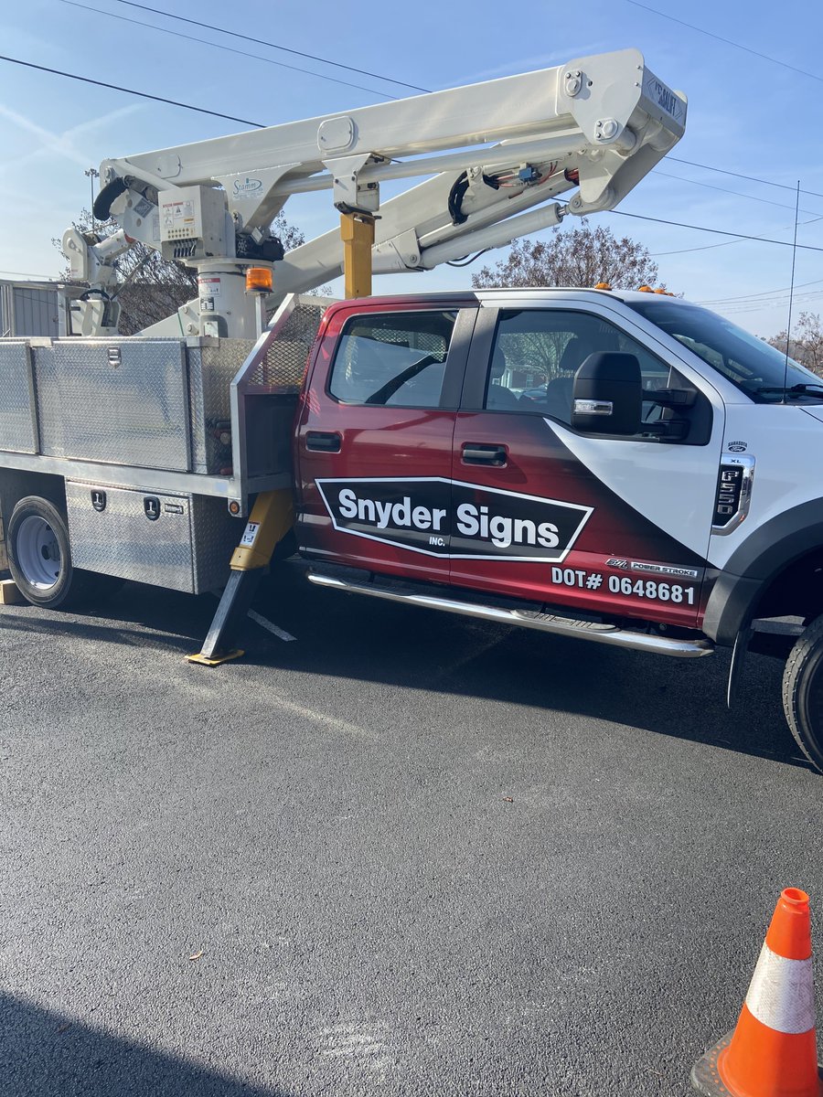 codecoloragency's tweet image. Did you know that most of the Code &amp;amp; Color team works remotely? Though we do still have our main office located in Kingsport, TN. This week we had a new sign installed to feature our logo-- thank you Snyder Signs!

#NewSign #CodeandColor #Logo #CorporateOffice