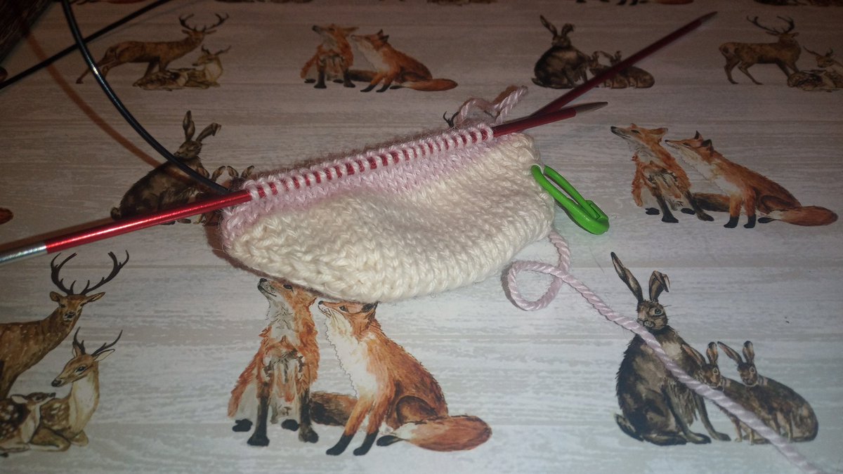 TheOrdKnitter's tweet photo. I'm using this gorgeous alpaca and silk 4ply to make washable make-up remover pads. I've made several in different yarns. Figure of 8 CO (I do 16 per needle), inc every other row to stitch count you want, decrease ditto, kitchener graft. https://t.co/OWd3s43Qdz