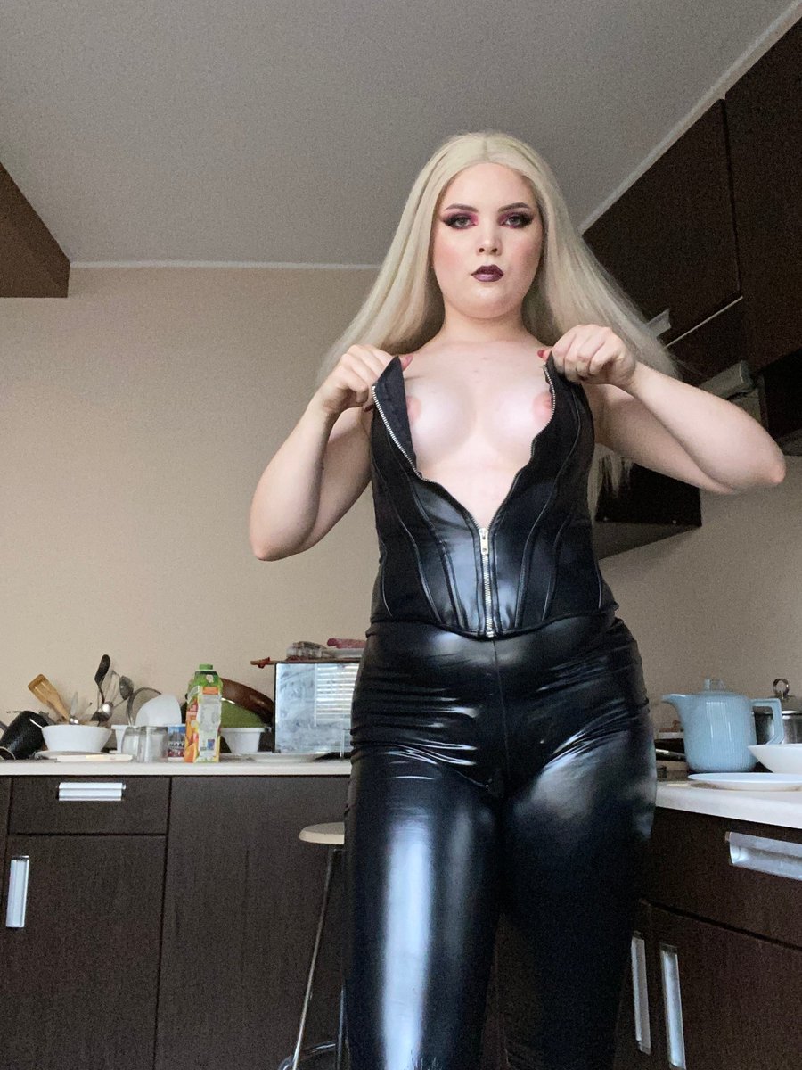 MistressNavvy's tweet photo. Kinky me #bdsm #leather #fetish #leather #AdultWork #chaturbate #content https://t.co/Mm4sR5Wlkm