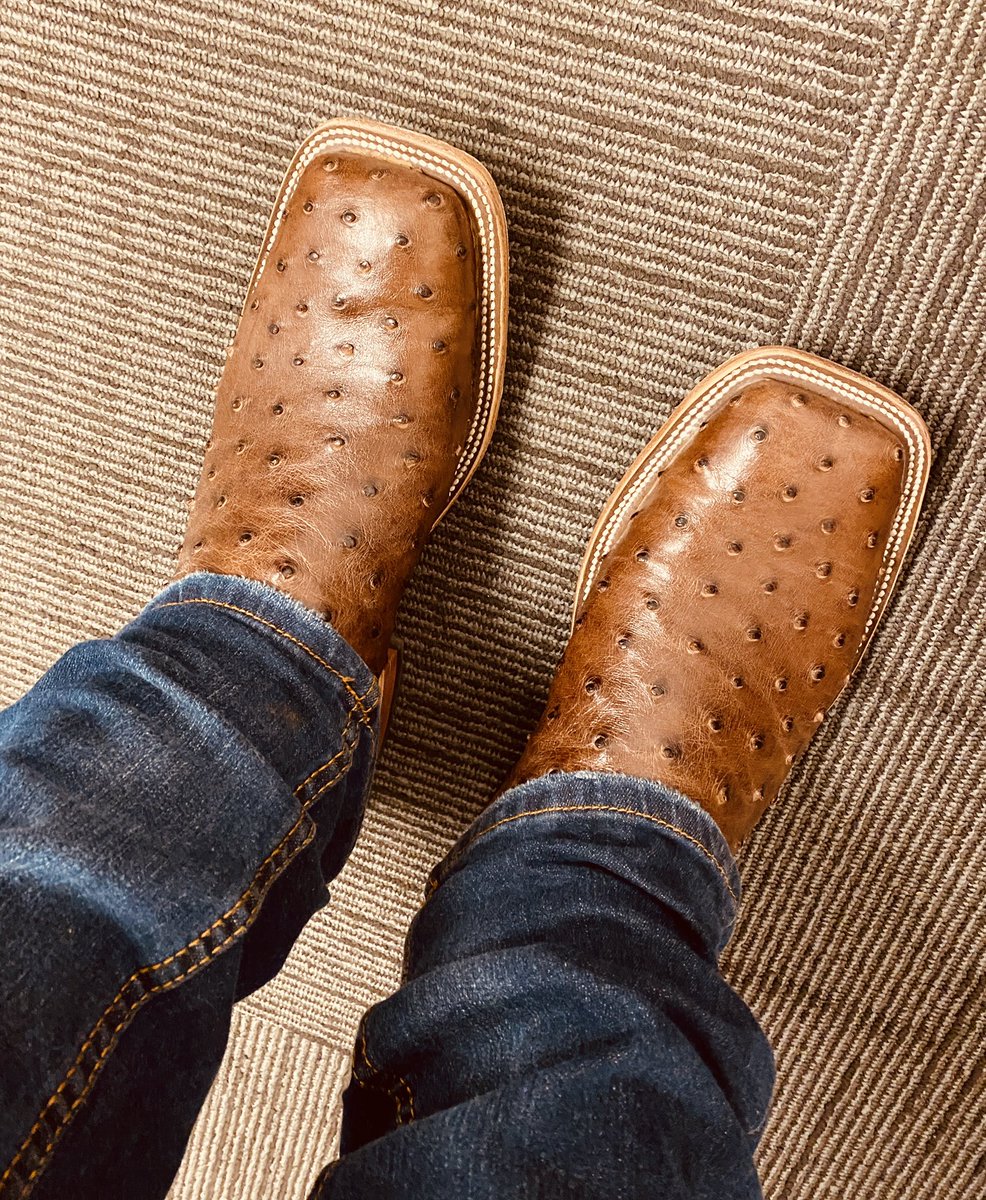 What I miss most about my days in retail, #BootScootinFriday I still wear them! 

#OldBootsNewDirt #LifeAtATT