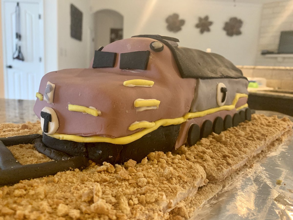 Grecia_White's tweet image. #mapoli lets cut cake, not service!🥳

lets give more of our love to our amazing commuter rail! 

todays a great day to reach out to your legislators and tell them you want them to save transit because transit is a public good! 🥰

#transitisessentialma