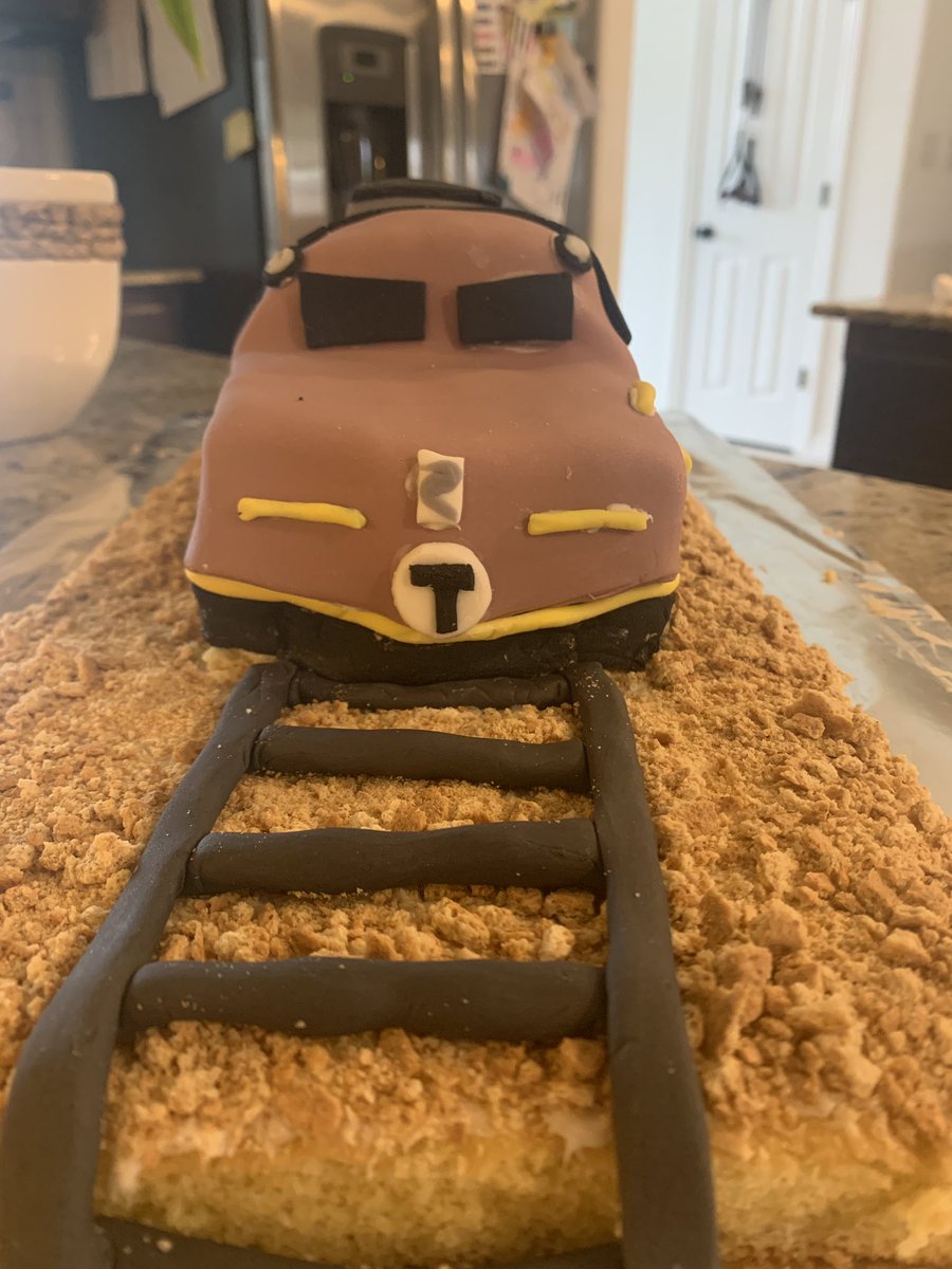 Grecia_White's tweet image. #mapoli lets cut cake, not service!🥳

lets give more of our love to our amazing commuter rail! 

todays a great day to reach out to your legislators and tell them you want them to save transit because transit is a public good! 🥰

#transitisessentialma
