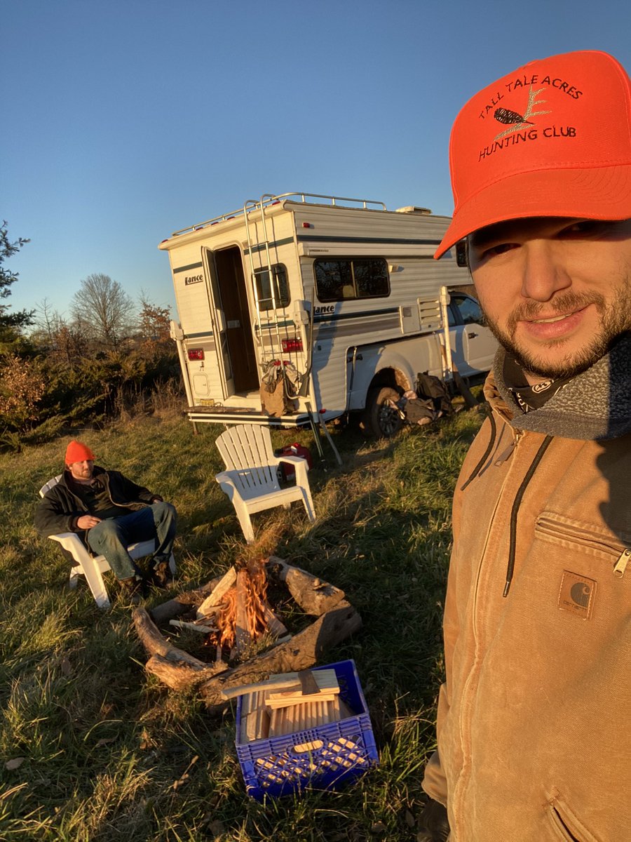 outdoorsmen87's tweet photo. Two best friends a camper and a 60 acre tree farm, this is home for the weekend, hopefully we start shootin deers soon #DeerCamp #Hunting #NJ #BuckWeek #BestFriends #IfItsBrownItsDown #Outdoorsmen https://t.co/5nojzRg31w