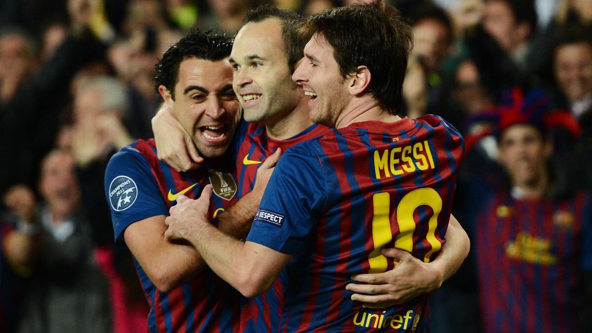 CHAPITRE 1 : PRÉSENTATION :Un trio qui a marqué le foot, surement le meilleur trio de l’histoire, nommé le Golden Trio, Messi Xavi et Iniesta, à eux trois, on marcher sur l’Europe... trois joueur qui ont couté aucun sous au Barça, formé de A à Z par la Masia.