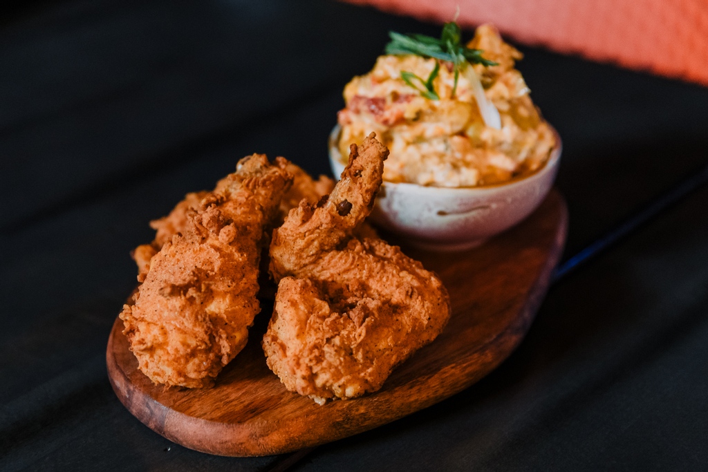 3pc 5pc or 10pc combos of our famous @zilfordsfriedchicken buttermilk fried chicken🤩 

🎊TAIK-OUT DEETS
Call us and place an order for pickup. Come grab it &amp; receive 10% OFF your order🛍️⁠
📞(403)454-1843⁠
📍3851 Manchester Rd SE⁠

Can't pickup? Order delivery @doordash
