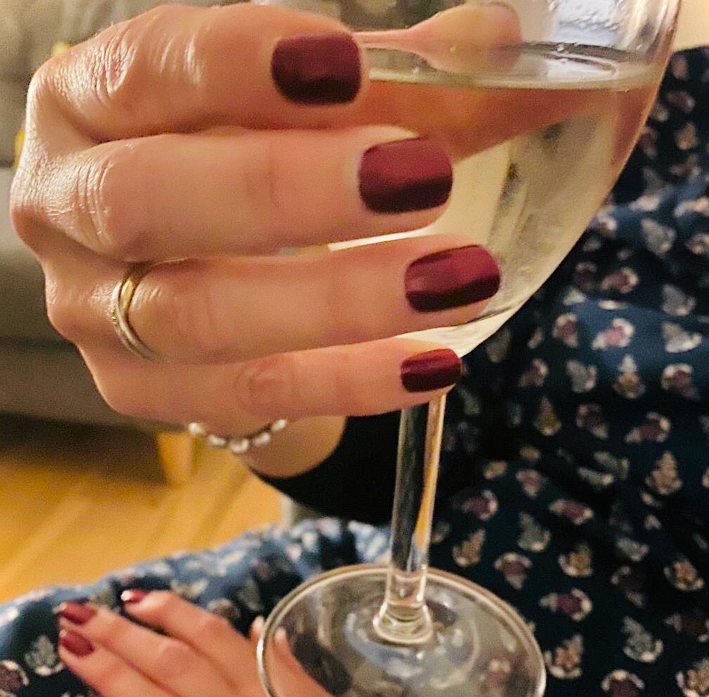 secretnailsalon's tweet photo. ♥️Client photo♥️ Throwing back to last Christmas &amp; this festive photo taken by my client after her Maintenance Mani ♥️‘OPI Bogota Blackberry’.♥️🎄😘#thankyoujane😘 #iwilltakemorephotosofclientsnails #hayeslife #westwickhammums #opibogotablackberry #navyprotools #thegelbottleinc https://t.co/yuY7EoUvKx