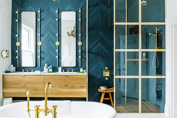 simms_plumbing's tweet photo. Next up on the @houseandhome Bathroom Trends 2021 list... ✨ Colour Saturation ✨

"Teal is making a strong showing in this Prince Edward County home, but any rich colour can have an equally luscious effect. This moody hue also makes brass fixtures and wood accents really pop." https://t.co/tox6dvtUk9