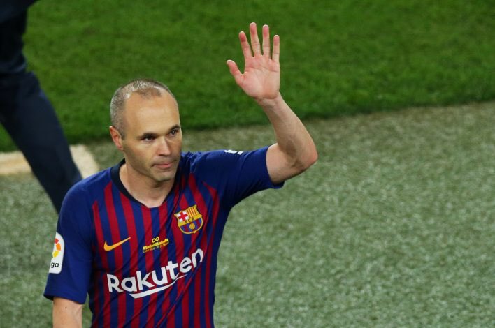 Malgré la signature d'une prolongation de contrat, le 27 avril 2018, Iniesta a annoncé qu'il quitterait Barcelone d'ici la fin de la saison. Il a fait sa 674e et dernière apparition pour Barcelone le 20 mai, lors du dernier match de championnat de la saison, une victoire 1-0