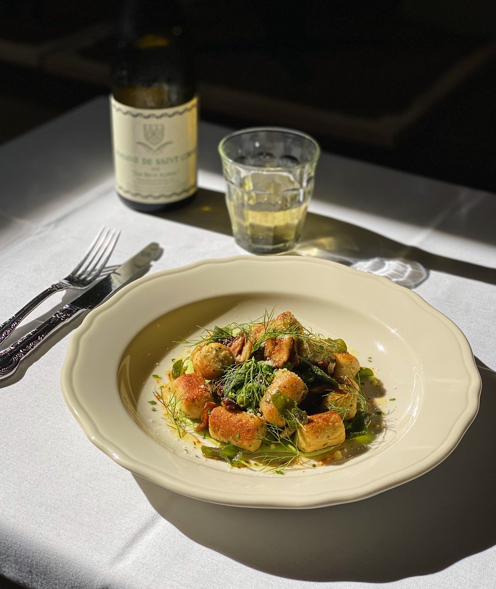 ChezBillySud's tweet photo. A seat at the table.
Gnocchi Parisienne.
Cauliflower, black truffle, hazelnuts, parmesan.
Most all of our delicious bistro menu can be enjoy here at our spacious dining room or for takeaway.
Both are available at our website https://t.co/45FoVpsKSu
#SupportGeorgetown https://t.co/uW3RiRH8RC