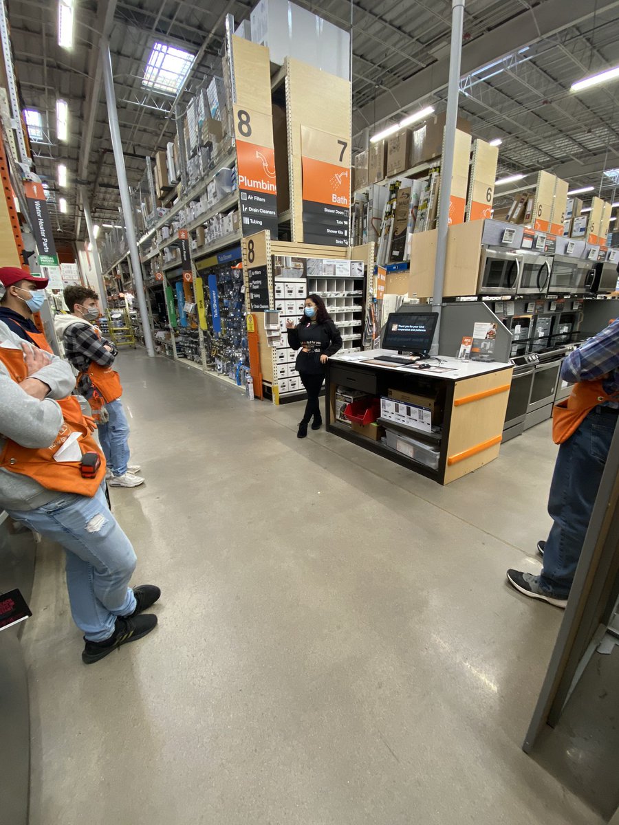 jackie_viens's tweet photo. Destiny giving a PK to new associates on the perks of bath remolding. @BerlinHD6203 @Rachel44215653 https://t.co/eEeTMm7EED