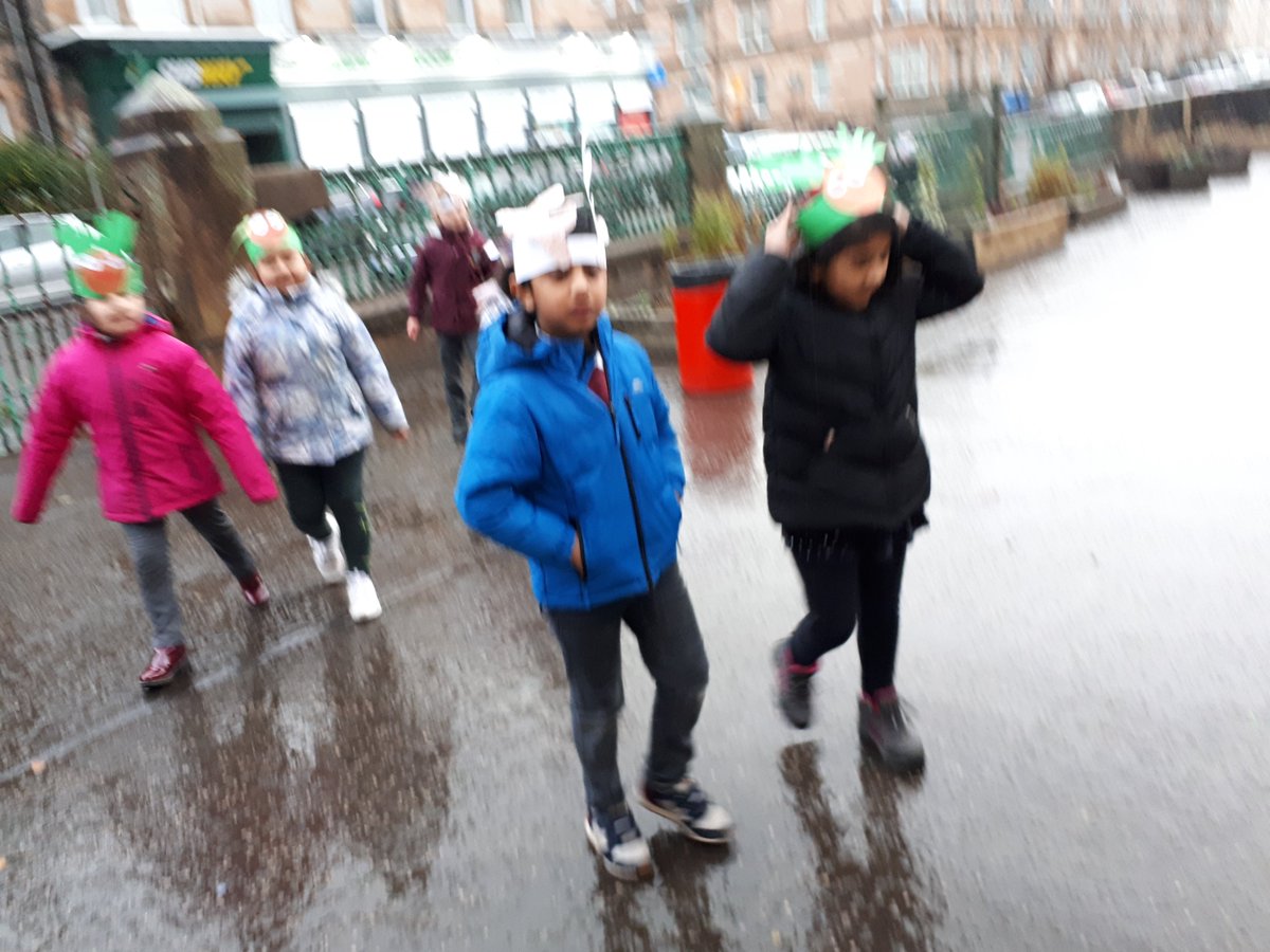 pollokshieldsps's tweet photo. P2/3 did their Reindeer Run today. It was raining, their antlers got wet but that didn't stop them completing this very special 67th mile for CHAS 😀👍🏃♀️🏃♂️👏
@supportCHAS
#supportCHAS
#reindeerrun https://t.co/H2AuAKqcUn