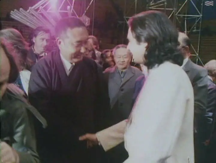 And is that the 10th Panchen Lama meeting Jarre after one of his gigs??  https://movie.douban.com/photos/photo/2371717018/