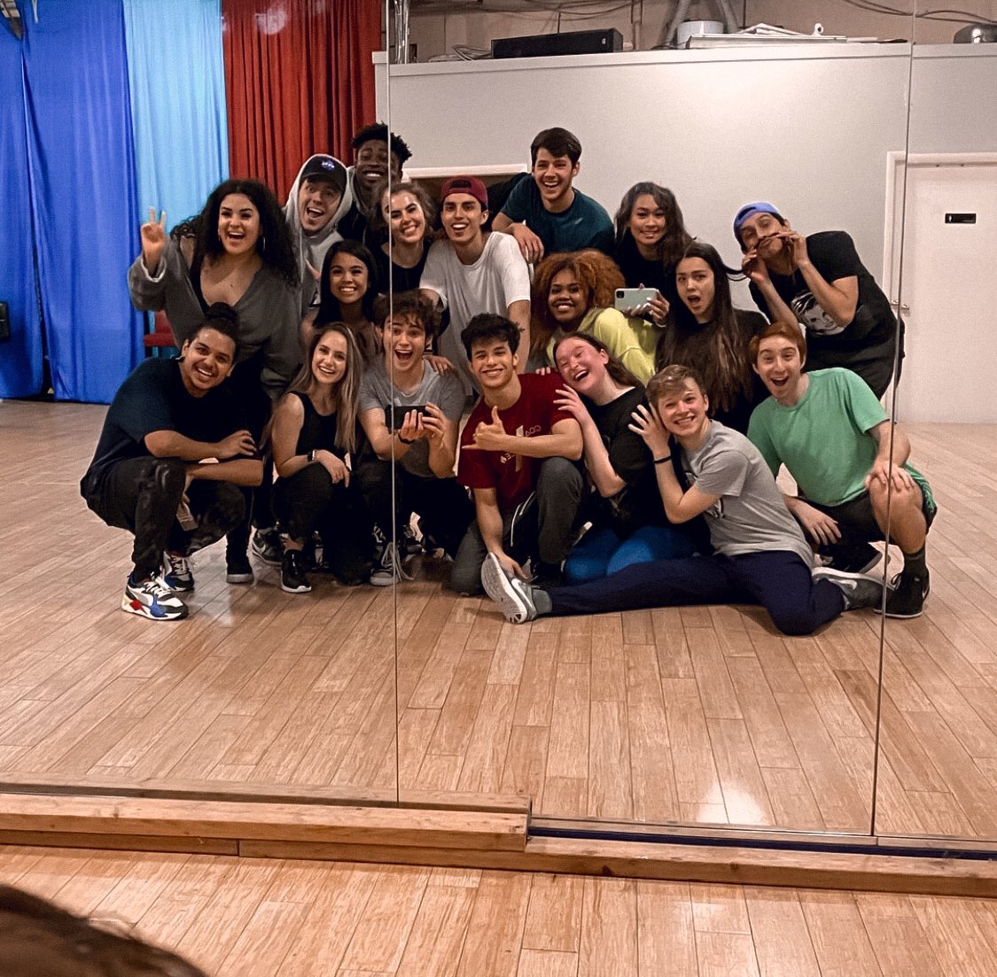 hsmtmtsupdate's tweet photo. HSMTMTS    vs     The Holiday
   Season 1                   Special https://t.co/GjMd29tQqd