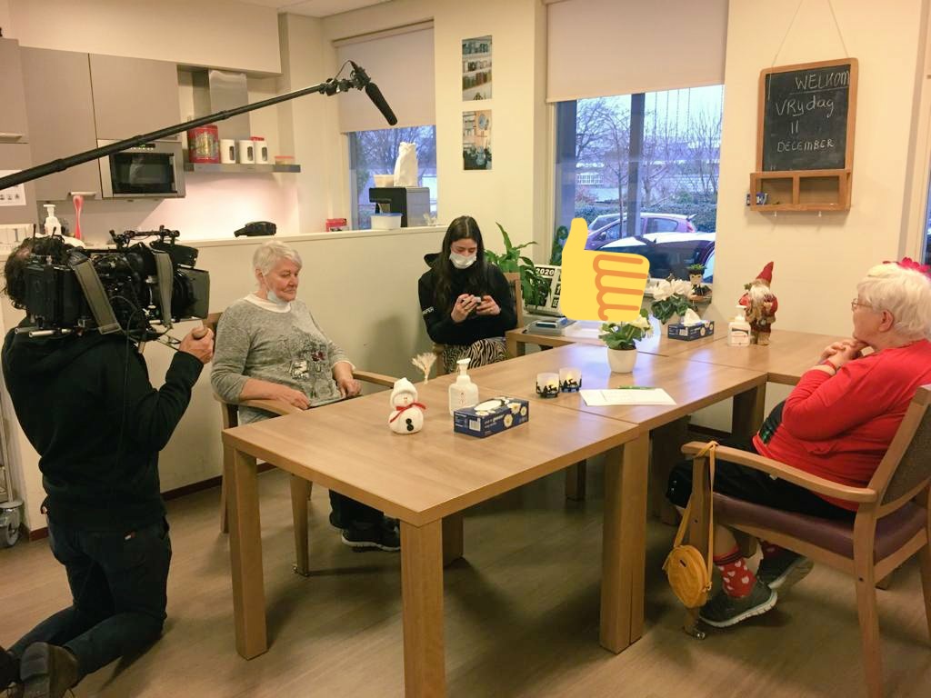 NetwerkvoorJou's tweet photo. Bezoek van @gertjansegers aan project Maatschappelijke Diensttijd / YourCube. In gesprek met jongeren die zich inzetten voor ouderen. Inmiddels doen ruim 75 jongeren in #Veenendaal mee.
#waardevol #ervaring #talenten #jongeren #YourCube #MDT @mdt_nl @christenunie https://t.co/iz3r6qHG55