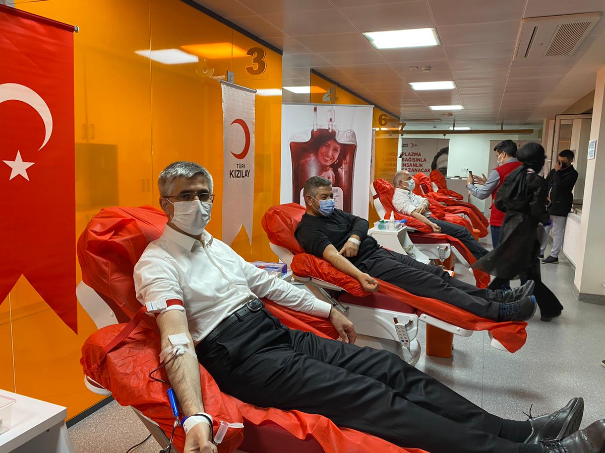 meb_dinogretimi's tweet photo. Din Öğretimi Genel Müdürlüğü olarak Kızılay ve ÖNDER iş birliğinde 2020 Mayıs ayında #İyilikKanımızdaVar dedik. Şimdi ise “Unutma, kan veya plazma için her an seni bekleyen bir hasta var! Sen de var mısın?” diyoruz. 

#Varmısın https://t.co/UHauuZDf7J