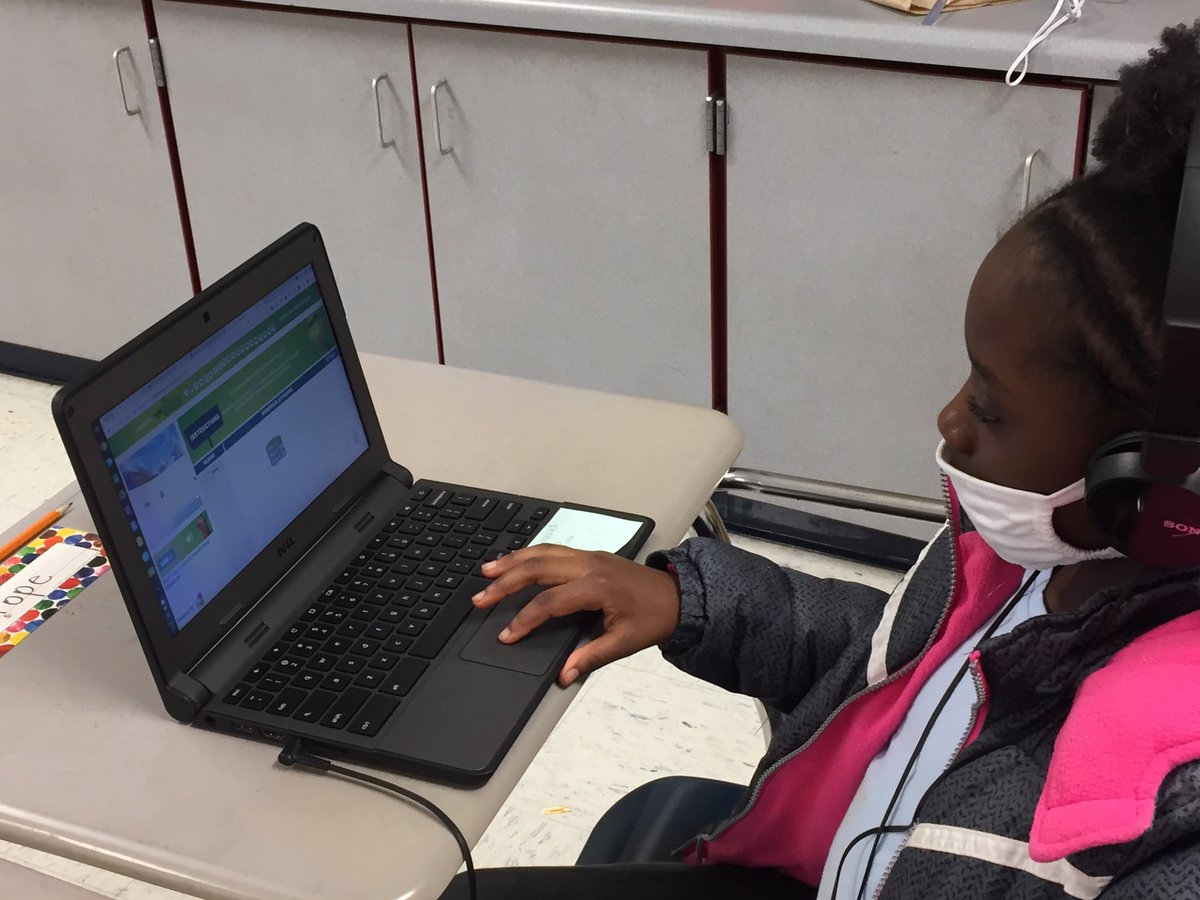 MVHerman17's tweet image. 3rd grade students @BBCMES are enjoying #HourOfCode2020!! @TCBOE @codeorg #CSforGood