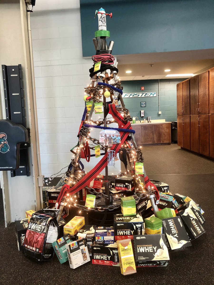coachchad_scott's tweet photo. “The best way to spread Christmas cheer is singing loud for all to hear” - Buddy the Elf
🎄🎅
No one has more fun than the Chants👌 @CoastalFootball @Team_Optimum https://t.co/FXTMLKfYM9