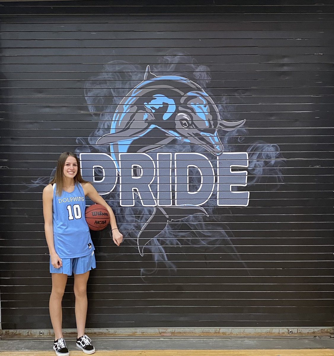 anna_jankovic's tweet photo. After a great visit today, I am so grateful to have received a scholarship offer from College of Staten Island! A huge thank you to Coach Sarcone and Coach Kelsey for taking the time to show me around campus and for giving me this opportunity! #fearthefin🐬 https://t.co/Bczcvv4Iys