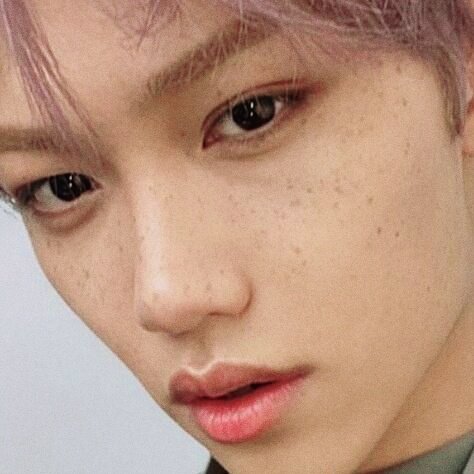 ⠀⠀⠀⠀⠀⠀⠀⠀⠀⠀⠀⠀
⠀ㅤ  🔮 ─ 𝐅iz um feitiço para mudar a cor do cabelo e colocar algumas sardinhas no meu rosto... mas acho que deu errado e eu mudei muito mais que queria.