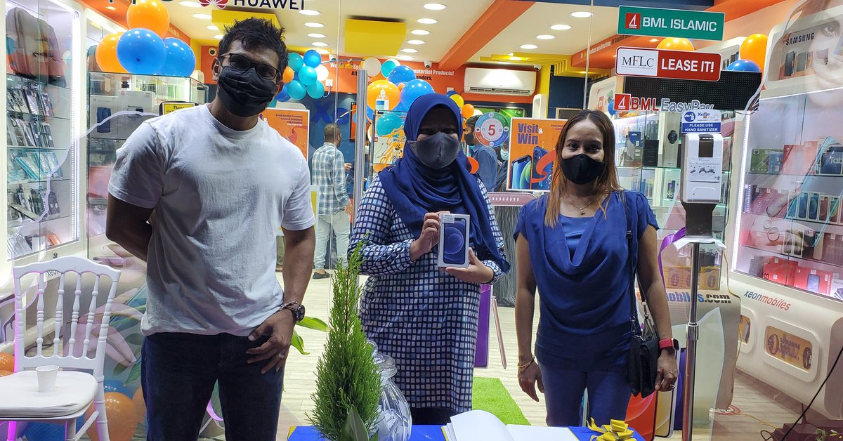 xeonmobiles's tweet photo. Xeonmobiles 5 Grand Opening!
Lucky Draw winner 11 Dec 2020
Receiving Apple iPhone 12mini
Congratulations Aishath Azla
@LubnaZahir @Raffdeane https://t.co/MJK5NGFpuO