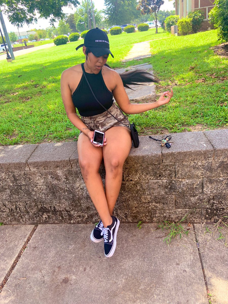 CeeDoll_'s tweet photo. For all my ladies in Dallas and surrounding areas‼️ This is the seat to be in hunny💖 @PINKNESSLY one of the very few people I’ve trusted to do my hair since high school. My sister specializes in sew ins, knotless braids, feed ins, etc. you name it? She’ll tame it😉 #GetPINKED https://t.co/89IiigmKmf