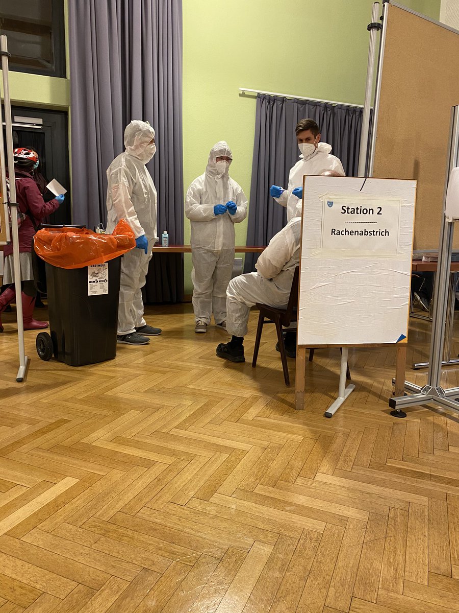 Bitte geht TESTEN!
Hatte gerade meine Einschulung als freiwilliger Helfer und ich wurde negativ getestet - es ist einfach, unkompliziert, kostet nichts und dauert nicht lange - wenn du nicht zufällige eine Garagen-Geburtstagsparty ausrichtest GEH TESTEN!
