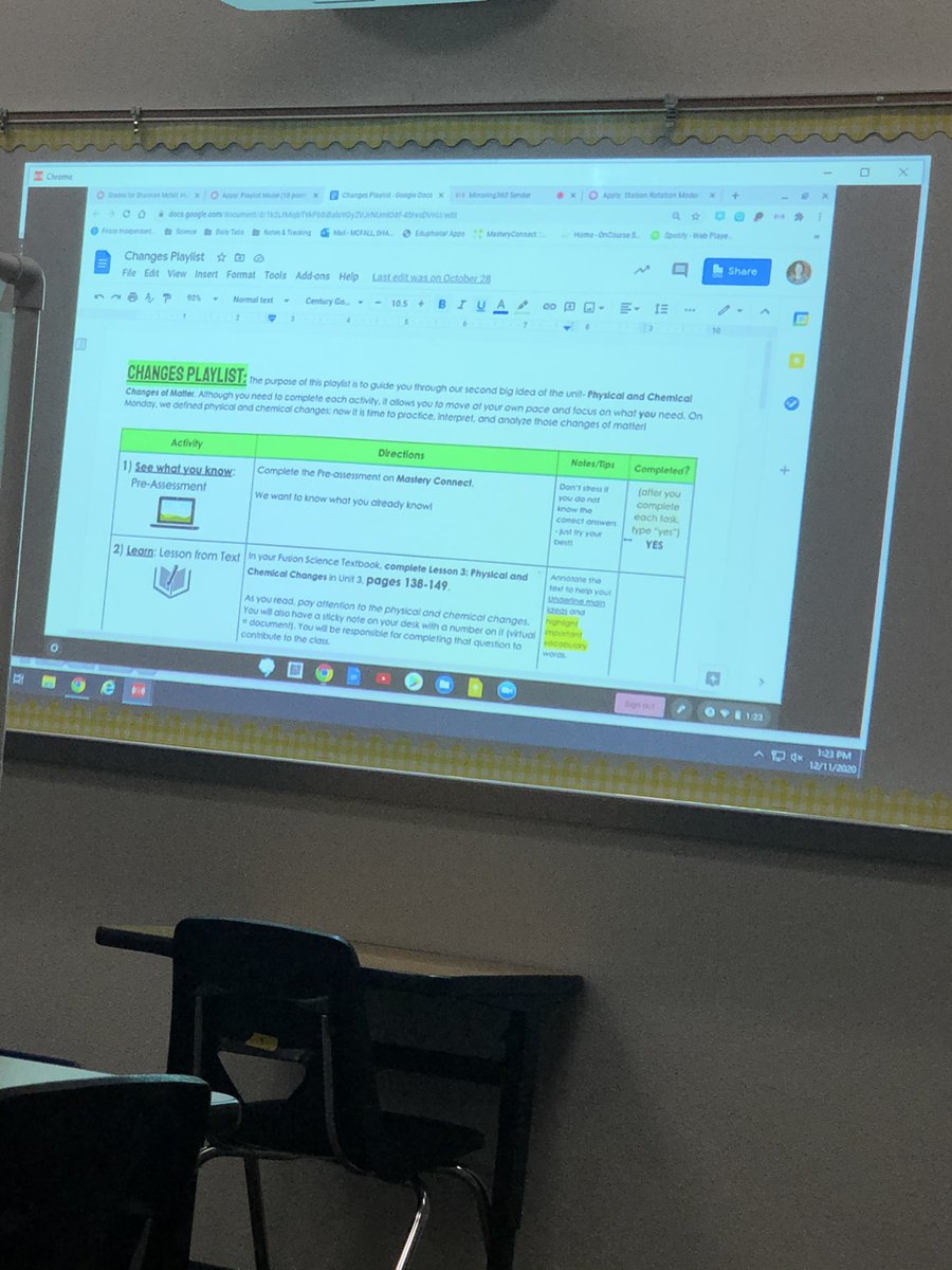 CLongScience's tweet photo. The playlist queen shared her ways with us today! 6th science makes detailed and helpful playlists with multiple learning methods for her students to use while learning the topic and again while reviewing. Great for collaboration, too! @coach_mcfall_ #HMSproud #CampusBadges https://t.co/awOPCgCvv2