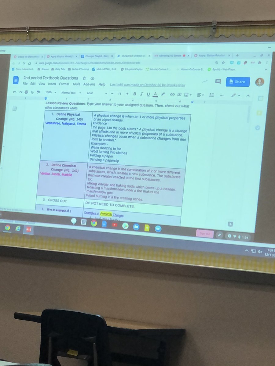 CLongScience's tweet photo. The playlist queen shared her ways with us today! 6th science makes detailed and helpful playlists with multiple learning methods for her students to use while learning the topic and again while reviewing. Great for collaboration, too! @coach_mcfall_ #HMSproud #CampusBadges https://t.co/awOPCgCvv2