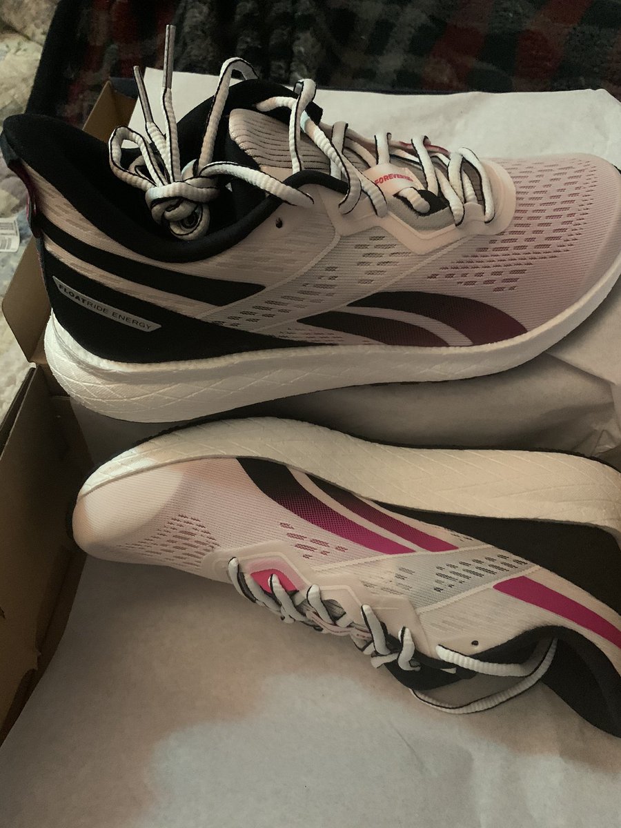Darklylax's tweet photo. Oh my gosh! Thank you so much @gainzbox  and @Reebok!!!! I just got my FREE shoes!! And I love my monthly Gainz box, so there’s that❤️♥️❤️♥️ https://t.co/XRtn9WyiQm