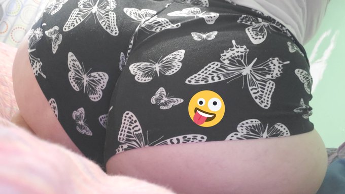 Doing a Christmas special of 50% off!!! Making my V.I.P page with all my Uncensored content just $3.25