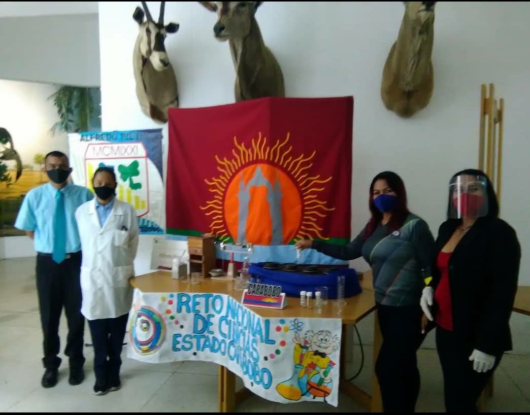 Aymaraguiar1's tweet photo. #Carabobo ¡Presente! en el Reto Estudiantil de Ciencias Naturales. Fase Nacional en #Caracas Recibiendo de nuestro Jefe @psuvaristobulo felicitaciones a la estudiante Fabiana González. #CaraboboPotenciaEducativa @rafaellacava10 @MPPEDUCACION @NicolasMaduro @ZeCarabobo https://t.co/fFmT94RiL2