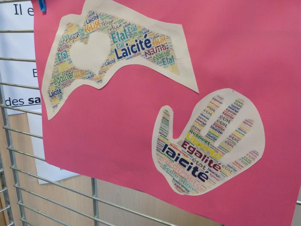 sebthomas1510's tweet photo. Aujourd'hui c'est la journée nationale de la laïcité 🤝
À cette occasion, les élèves des classes de la SEP du Lycée Blaise Pascal de Forbach ont réalisé et affiché différents travaux sur la notion de laïcité
@acnancymetz
#lbpforbach #lbp57 #forbach #laicite #journeedelalaicité https://t.co/pHipeZYCag