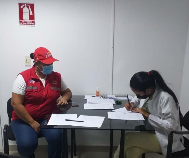 Bolipuertos__ve's tweet photo. ⚓ Cumpliendo con el bienestar de la fuerza trabajadora se realizó chequeo médico para el personal del @puerto_guamache, a fin de llevar el control en el ámbito de salud del talento humano de este Puerto 😷✔ #9Dic #MiércolesDeGestión 🔝🚢 #ANEsPoderPopular 🇻🇪📢 https://t.co/kmOOUEy543