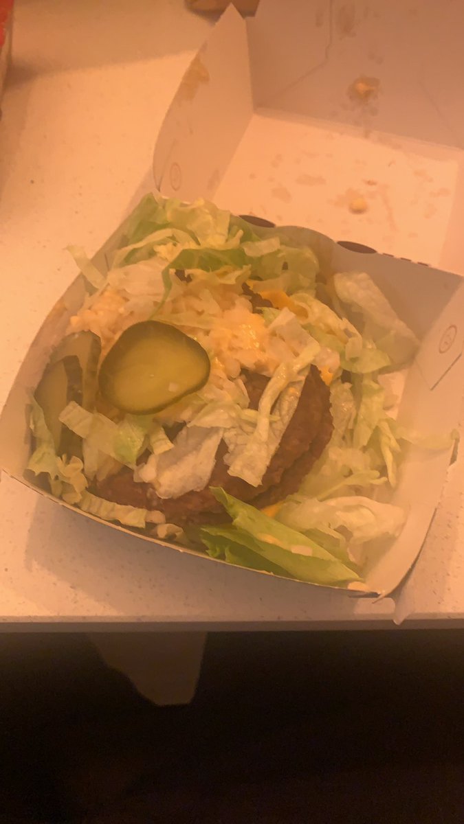 lauraneenee's tweet photo. Thanks for getting our order mixed up @McDonaldsUK otherwise I would have never discovered that apparently some people order their BigMacs with no bun!? 😂🙄🥴 #ReindeerReady #ithinknot https://t.co/jyFSbq5sw3