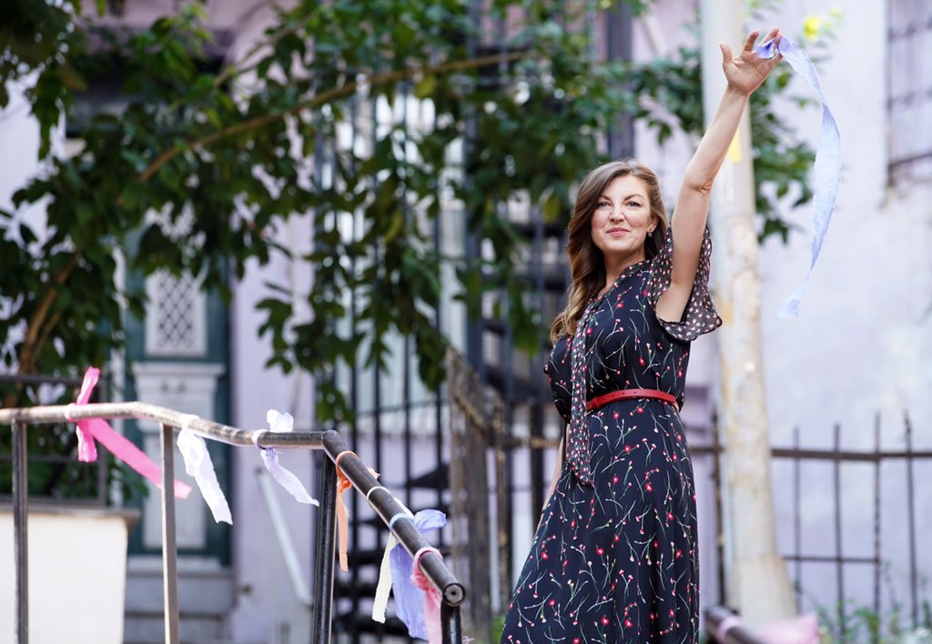 Gecelermiuzad1's tweet photo. Hazır Müjgan'in sahnesi işleniyorken 2020'de ölen  kadınlarımız 🥺
#DoğduğunEvKaderindir #müjgan https://t.co/PJmq4c0wjA