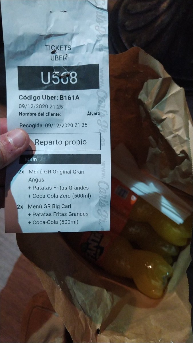Hola <a href="/UberEats/">Uber Eats</a> <a href="/CarlsJrMx/">@CarlsJrMx</a> hemos hecho un pedido al Carls Jr de Goya de 4 hamburguesas y nos han traído 4 fantas de naranja, estamos llamando al restaurante y nadie lo coge, y en Uber Eats nos dicen que llamemos al restaurante...Nadie soluciona y evaden responsabilidades. Gracias