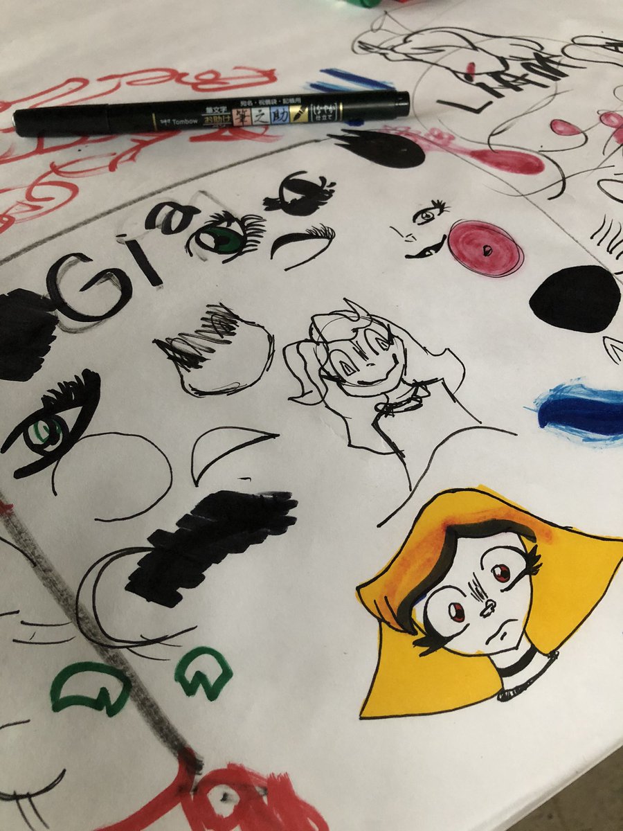 MonicaCC18's tweet photo. Los doodles de #GiaMing. Debo tomar fotos a escondidas.. aparentemente son solo doodles y no están terminados, según ella. https://t.co/hL94tc5WT8