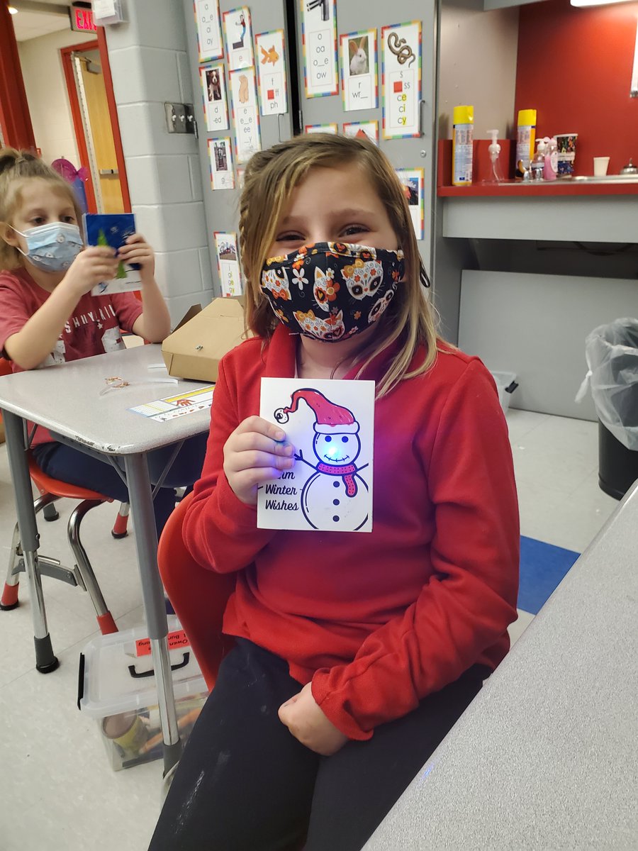 FluxSpace_io's tweet photo. Awesome to see students in @NorthSchuylkill afterschool program ACHIEVE, provided by @Schuylkill_IU29, creating with our Holiday #STEAM kit! #MakerEd #Makersapce #STEMeducation More info on the kits can be found here - https://t.co/foLoF2YkDY @heathermlister @MrRyneAnthony https://t.co/qIFMh5UVTe