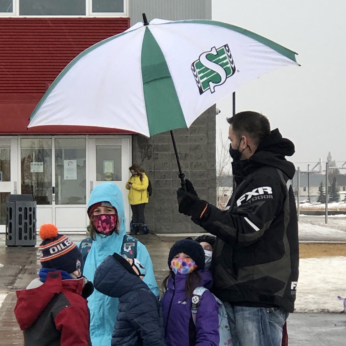 PlainsviewSch's tweet photo. Did we mention December is “offer kindness” month for our Storm values? Mr. U shows us how by sharing his umbrella. In the rain. In December. #PlainsviewShines #offerkindness #KindnessMatters https://t.co/rw1Lyp6Bl6