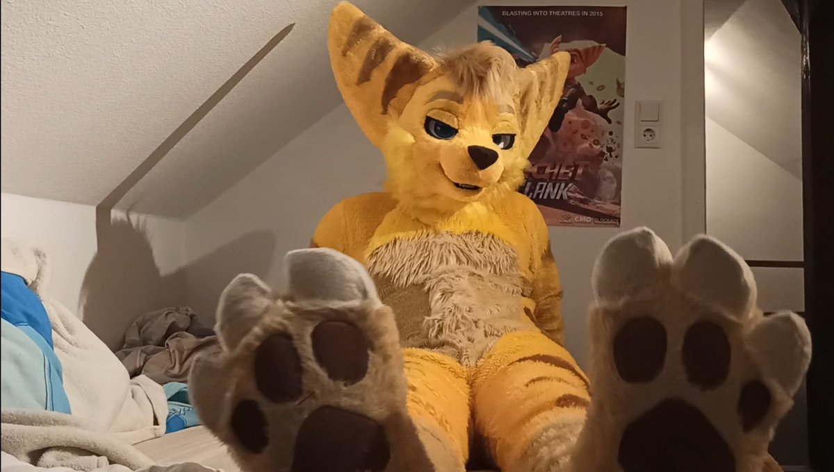 ShizahLombax's tweet photo. What about some late night cuddles? 
#Fursuit #fursuiter 

👔 @paciulofursuits https://t.co/7BWIL0TZIG