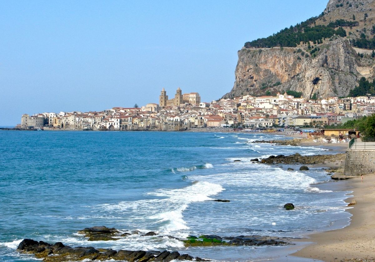 Best places to visit in Sicily. Come with us to Sicily and explore the cities, towns, villages and ancient ruins of this fascinating island off the boot of Italy. With thanks to <a href="/LaRosaTweets/">La RosaWorks Sicily Tours & Travel</a> #sicily #italy #sicilia <a href="/VisitSicilyOP/">Visit Sicily</a> untolditaly.com/best-places-to… via <a href="/untolditaly/">Untold Italy</a>