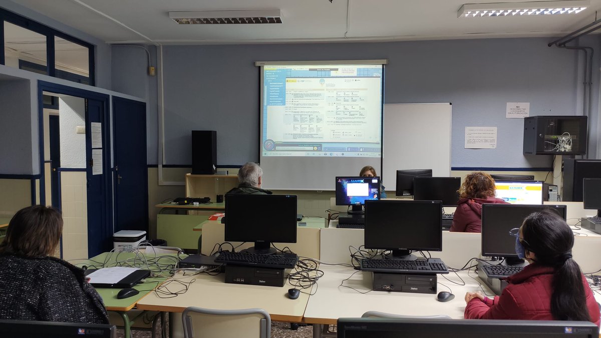 alviboi's tweet photo. El #CefireValencia ha participat activament 📝, al Congrés Virtual: "Un reto para la formación del profesorado" amb @GVA_Cefire @GVAeducacio Destaquem la ponència de sobre #TreballarXprojectes 🌵 amb @smestref, @TeresaVendrell3 i @AgustiFuertes. https://t.co/0e13S4M9vI