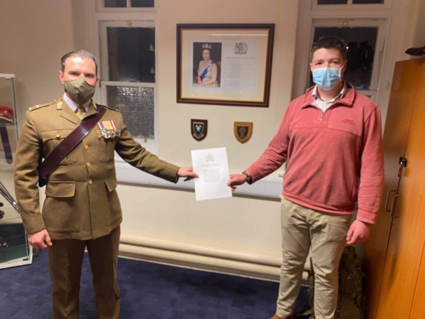 Outstanding to see our newest soldiers officially joining the regiment tonight, having been enlisted by the OC E Sqn, Major Stu Vine. 

Tpr Eddie S, 28, from Glasgow. 

Tpr Luke M, 18, from Edinburgh. 

Tpr Hamish C, 18, from North Berwick. 

Welcome to the regiment men 🐺
