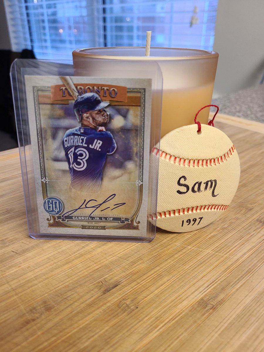 BaseballSamrva's tweet image. Holiday / 500 follower giveaway!

Winner gets an auto from one of my favorite players in baseball, Lourdes Gurriel Jr.

You will also get one of my "Summer Game" baseball-inspired candles.

RT and must be following to enter.