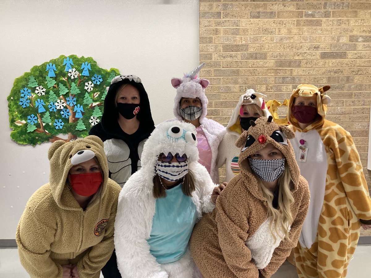 anissamoorebcba's tweet photo. Saw some furry friends during my visit to Pecan Valley Elem ⁦⁦⁦⁦@ECISDtweets⁩ ⁦@ECISD_SpEd⁩. Teachers making spirits bright, oh what fun! https://t.co/NbndyXLRZx
