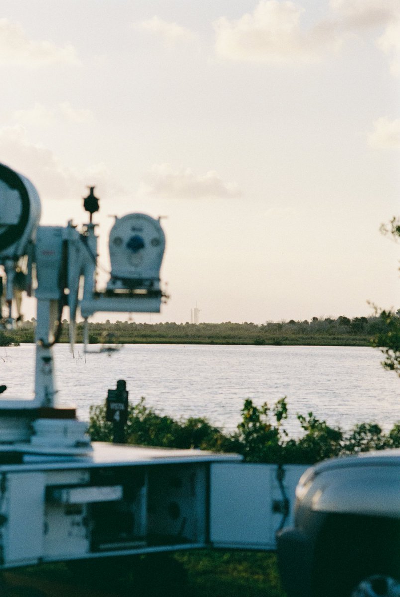 DanDickson24's tweet photo. While all eyes are on #Starship today, here are a few shots on film from a recent Starlink Launch 

#Kodak #shootfilm #35mmfilm #SpaceX #Falcon9 https://t.co/orlY6vKBcv