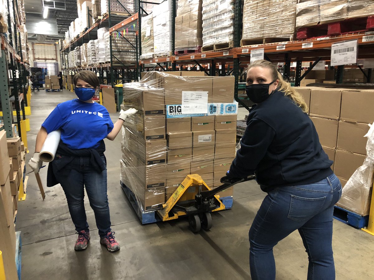 KDatUnited's tweet photo. Love getting to serve the community with my coworkers! We had a huge group at the food bank today and in just 3 hours we packed over 20,000 meals to send across Colorado to families in need! #feedhope #beingunited @weareunited @MattatUnited @FoodBankRockies https://t.co/G3lkIveEWK