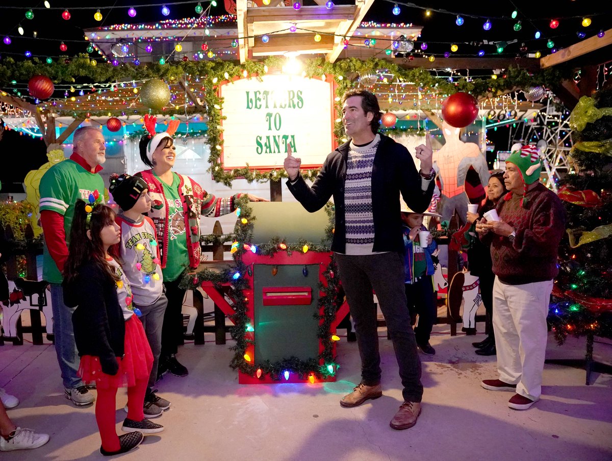 ABC7's tweet photo. The Stott family from #Fontana is on the season premiere of "The Great Christmas Light Fight" tonight! 🎄 Tune in at 8pm on @ABC7 to see their incredible display. #LightFight https://t.co/SkLyDyvAku