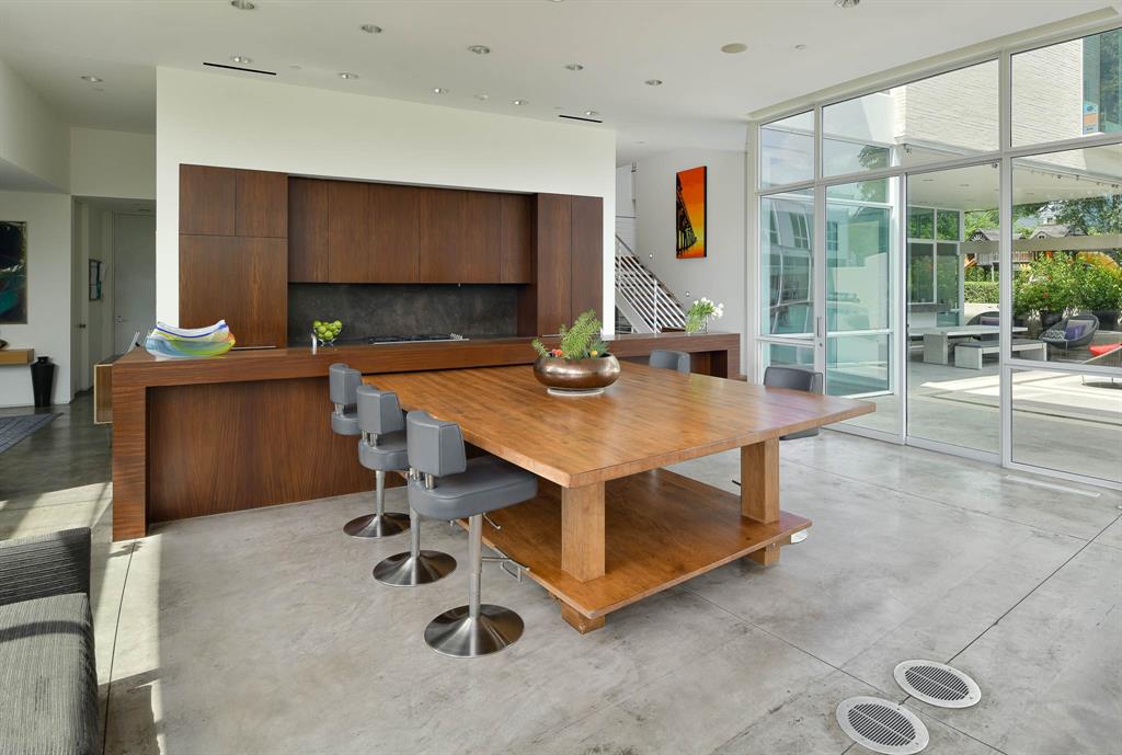 foundersre's tweet photo. Dallas County MEGA Mansions. $6.5 Million. Pt. 2

7 bedrooms | 8.4 baths | 14,795 Sq. Ft. | 1.7 acres 

This incredible property is unlike anything else in Dallas. It is a unique masterpiece with sleek concrete accents and abundant light throughout. https://t.co/qNu1yALFmp