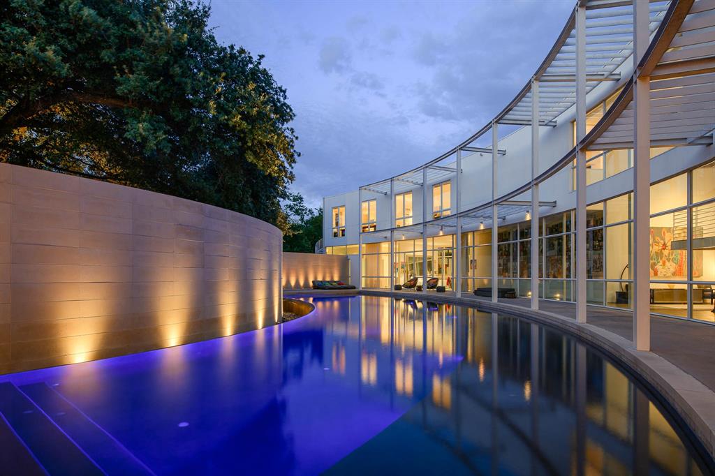foundersre's tweet photo. Dallas County MEGA Mansions. $6.5 Million. Pt. 2

7 bedrooms | 8.4 baths | 14,795 Sq. Ft. | 1.7 acres 

This incredible property is unlike anything else in Dallas. It is a unique masterpiece with sleek concrete accents and abundant light throughout. https://t.co/qNu1yALFmp
